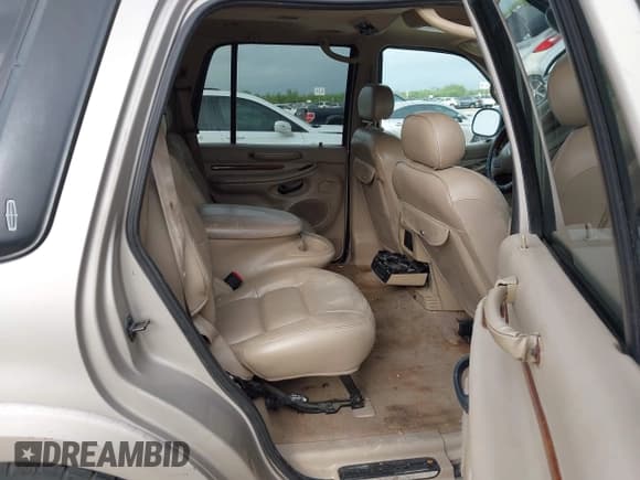 ✅ 2001 Lincoln Navigator • VIN: 5LMEU27R61LJ25426 • Лот: 42455202. Опубликован ранее на IAAI с пробегом 345 744 миль. Бесплатный доступ к архиву аукционных продаж из США и подробный отчёт об истории автомобиля на DreamBid. Изображение 8.