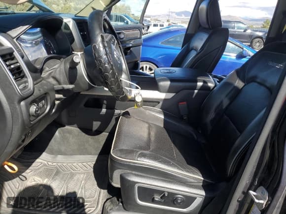 ✅ 2020 Ram 1500 Laramie • VIN: 1C6SRFDT7LN230168 • Lot: 82004415. Wystawiony na Copart z przebiegiem 107 971 mil. Bezpłatny archiwum sprzedaży aukcyjnych z USA i szczegółowy raport historii pojazdu na DreamBid. Zdjęcie 7.