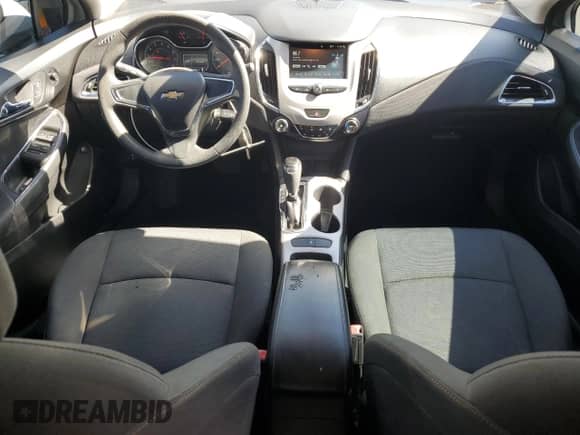 2018 Chevrolet Cruze LS z VIN 1G1BC5SM1J7180037, wystawiony jako Copart lot #71641325 z przebiegiem 143 272 mil mil oraz Szkoda całkowita • Salvage title. Historia ofert i sprzedaży dostępna na DreamBid. Obrazek 8.