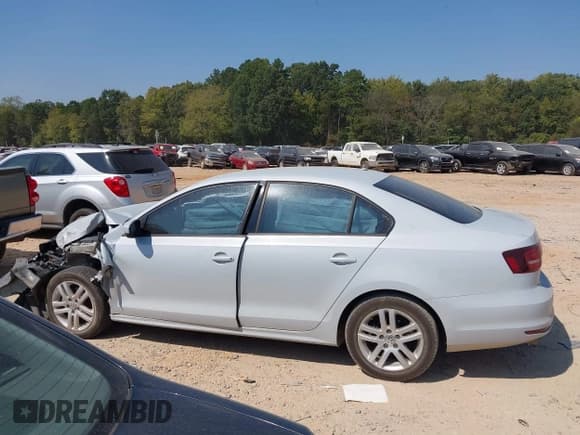 ✅ 2018 Volkswagen Jetta S • VIN: 3VW2B7AJ1JM258915 • Lot: 43296713. Listed on IAAI with 57,934 mi. Free auction sales archive from the USA and detailed vehicle history report at DreamBid. Image 15.