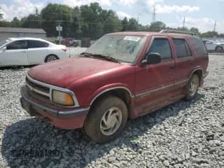 ✅ 1996 Chevrolet Blazer • VIN: 1GNDT13W1T2111686 • Lot: 64119395. Wystawiony na Copart z przebiegiem 138 596 mil. Bezpłatny archiwum sprzedaży aukcyjnych z USA i szczegółowy raport historii pojazdu na DreamBid. Zdjęcie 1.