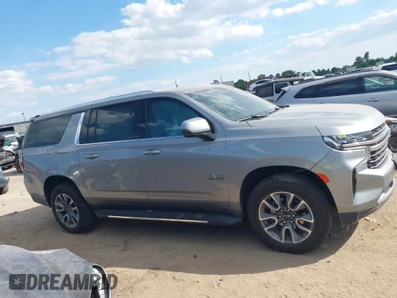 ✅ 2023 Chevrolet Suburban LT • VIN: 1GNSCCKD1PR537765 • Lot: 43311418. Wystawiony na IAAI z przebiegiem 39 832 mil. Bezpłatny archiwum sprzedaży aukcyjnych z USA i szczegółowy raport historii pojazdu na DreamBid. Zdjęcie 13.