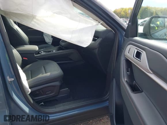 ✅ 2025 Ford Explorer Active • VIN: 1FMUK8DHXSGB94892 • Lot: 43434055. Listed on IAAI with 1,940 mi. Free auction sales archive from the USA and detailed vehicle history report at DreamBid. Image 5.