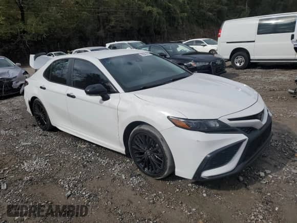 2022 Toyota Camry SE with VIN 4T1T11AK0NU048318, listed as a Copart auction lot 90646215 with 48,951 mi miles and Salvage title. Bid and sale history available at DreamBid. Image 4.