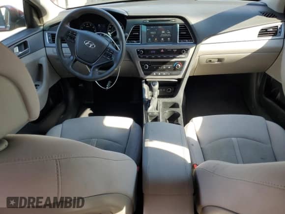 2016 Hyundai Sonata 2.4L z VIN 5NPE24AF0GH391514, wystawiony jako Copart lot #82214445 z przebiegiem 123 366 mil mil oraz Czysty tytuł • Clean title. Historia ofert i sprzedaży dostępna na DreamBid. Obrazek 8.