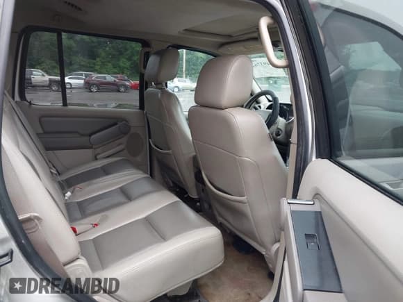 ✅ 2007 Ford Explorer XLT • VIN: 1FMEU73817UA64809 • Lot: 42493762. Listed on IAAI with 273,258 mi. Free auction sales archive from the USA and detailed vehicle history report at DreamBid. Image 8.