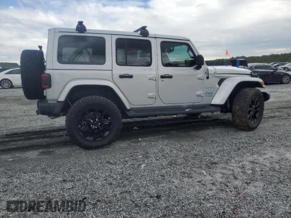 ✅ 2022 Jeep Wrangler Unlimited Sahara • VIN: 1C4JJXP69NW279828 • Lot: 84058525. Listed on Copart with 8,315 mi. Free auction sales archive from the USA and detailed vehicle history report at DreamBid. Image 3.
