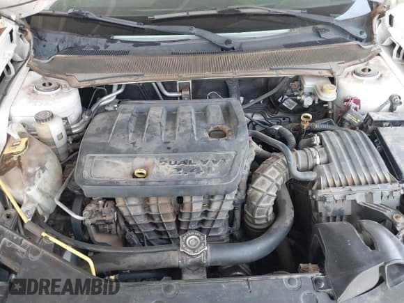 ✅ 2010 Dodge Avenger R/T • VIN: 1B3CC5FB9AN161561 • Lot: 41575463. Wystawiony na IAAI z przebiegiem 170 964 mil. Bezpłatny archiwum sprzedaży aukcyjnych z USA i szczegółowy raport historii pojazdu na DreamBid. Zdjęcie 10.