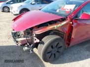 ✅ 2024 Tesla Model Y Long Range • VIN: 7SAYGDEE9RF199805 • Lot: 42018221. Wystawiony na IAAI z przebiegiem 7 359 mil. Bezpłatny archiwum sprzedaży aukcyjnych z USA i szczegółowy raport historii pojazdu na DreamBid. Zdjęcie 6.