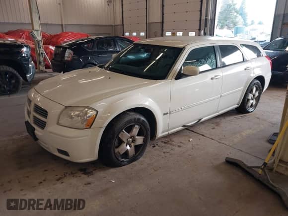 2006 Dodge Magnum SXT with VIN 2D4GZ47V56H344931, listed as a IAAI auction lot 41301668 with 132,916 mi miles and . Bid and sale history available at DreamBid. Image 2.