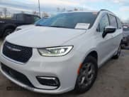 ✅ 2023 Chrysler Pacifica Limited • VIN: 2C4RC3GG0PR593541 • Lot: 43593812. Wystawiony na IAAI z przebiegiem 21 423 mil. Bezpłatny archiwum sprzedaży aukcyjnych z USA i szczegółowy raport historii pojazdu na DreamBid. Zdjęcie 2.