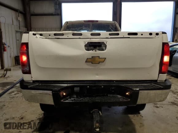 ✅ 2007 Chevrolet Silverado 2500HD 2LT • VIN: 1GCHK29697E535969 • Lot: 70723923. Wystawiony na Copart z przebiegiem 141 449 mil. Bezpłatny archiwum sprzedaży aukcyjnych z USA i szczegółowy raport historii pojazdu na DreamBid. Zdjęcie 6.