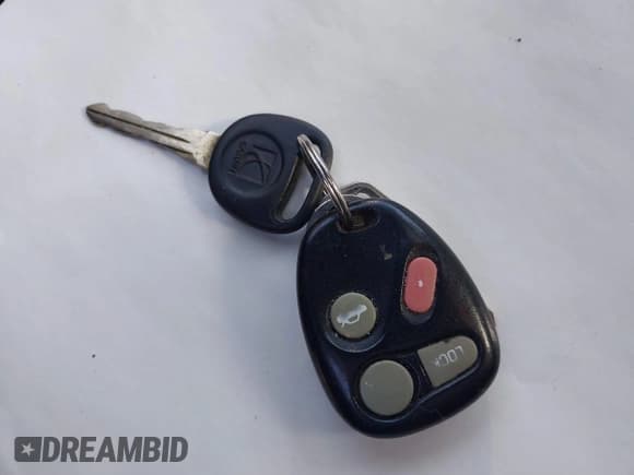 ✅ 2002 Saturn SC • VIN: 1G8ZR12772Z284040 • Лот: 43401131. Опубликован ранее на IAAI с пробегом 150 575 миль. Бесплатный доступ к архиву аукционных продаж из США и подробный отчёт об истории автомобиля на DreamBid. Изображение 11.