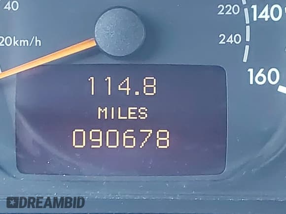 ✅ 2002 Mercedes-Benz E 320 • VIN: WDBJF83J22X068900 • Lot: 43829649. Wystawiony na IAAI z przebiegiem 90 678 mil. Bezpłatny archiwum sprzedaży aukcyjnych z USA i szczegółowy raport historii pojazdu na DreamBid. Zdjęcie 7.