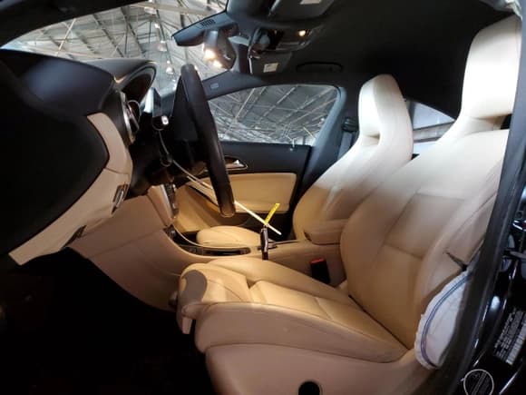 ✅ 2018 Mercedes-Benz CLA 250 • VIN: WDDSJ4EB3JN626725 • Lot: 48935525. Wystawiony na Copart z przebiegiem 70 442 mil. Bezpłatny archiwum sprzedaży aukcyjnych z USA i szczegółowy raport historii pojazdu na DreamBid. Zdjęcie 7.