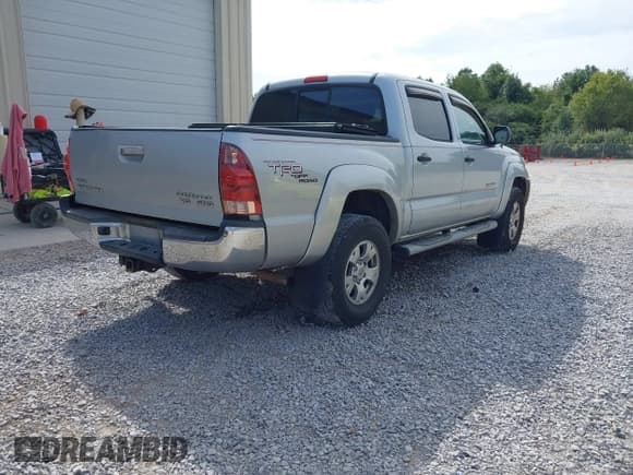 ✅ 2008 Toyota Tacoma PreRunner • VIN: 3TMJU62N88M058676 • Lot: 43113905. Listed on IAAI with 173,065 mi. Free auction sales archive from the USA and detailed vehicle history report at DreamBid. Image 4.