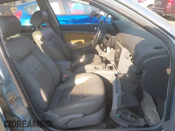 ✅ 2003 Volkswagen Passat GLS • VIN: WVWPD63BX3P114716 • Lot: 42947222. Listed on IAAI with 276,000 mi. Free auction sales archive from the USA and detailed vehicle history report at DreamBid. Image 5.