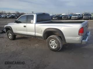 ✅ 2002 Dodge Dakota • VIN: 1B7GG42X22S511194 • Lot: 42983195. Wystawiony na Copart z przebiegiem 131 808 mil. Bezpłatny archiwum sprzedaży aukcyjnych z USA i szczegółowy raport historii pojazdu na DreamBid. Zdjęcie 2.