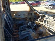 ✅ 2001 Chevrolet Silverado 2500HD • VIN: 1GCHK24G41E269834 • Lot: 42190146. Wystawiony na IAAI z przebiegiem Nie podano. Bezpłatny archiwum sprzedaży aukcyjnych z USA i szczegółowy raport historii pojazdu na DreamBid. Zdjęcie 5.