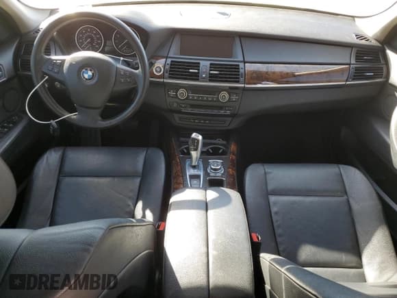 ✅ 2011 BMW X5 35i • VIN: 5UXZV4C55BL410073 • Lot: 92504375. Wystawiony na Copart z przebiegiem 145 483 mil. Bezpłatny archiwum sprzedaży aukcyjnych z USA i szczegółowy raport historii pojazdu na DreamBid. Zdjęcie 8.