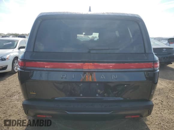 ✅ 2025 Rivian R1S Premium • VIN: 7PDSGCBP3SN061454 • Лот: 69488625. Опубликован ранее на Copart с пробегом Не указан. Бесплатный доступ к архиву аукционных продаж из США и подробный отчёт об истории автомобиля на DreamBid. Изображение 6.