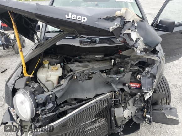 ✅ 2017 Jeep Patriot Latitude • VIN: 1C4NJPFB6HD184742 • Lot: 52727175. Listed on Copart with 81,307 mi. Free auction sales archive from the USA and detailed vehicle history report at DreamBid. Image 13.