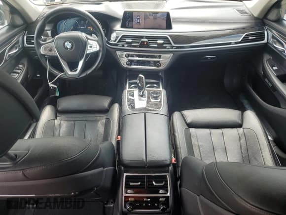 ✅ 2017 BMW 7 Series 740e xDrive • VIN: WBA7J2C56HG497571 • Lot: 54953105. Wystawiony na Copart z przebiegiem 102 522 mil. Bezpłatny archiwum sprzedaży aukcyjnych z USA i szczegółowy raport historii pojazdu na DreamBid. Zdjęcie 8.