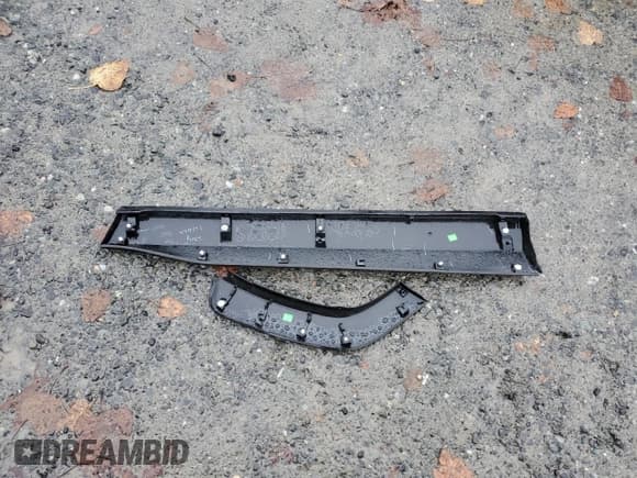 ✅ 2022 Toyota RAV4 Hybrid SE • VIN: 4T3T6RFV2NU101479 • Lot: 93378905. Wystawiony na Copart z przebiegiem 25 918 mil. Bezpłatny archiwum sprzedaży aukcyjnych z USA i szczegółowy raport historii pojazdu na DreamBid. Zdjęcie 13.