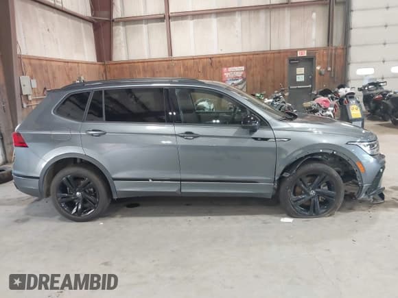 ✅ 2024 Volkswagen Tiguan SE R-Line Black • VIN: 3VV8B7AX9RM124104 • Lot: 42723148. Wystawiony na IAAI z przebiegiem 11 933 mil. Bezpłatny archiwum sprzedaży aukcyjnych z USA i szczegółowy raport historii pojazdu na DreamBid. Zdjęcie 14.
