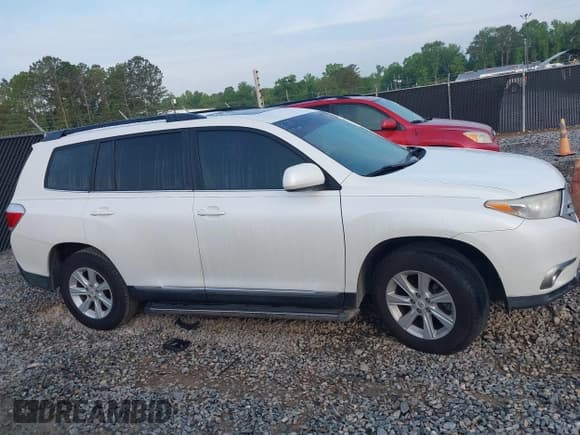 ✅ 2011 Toyota Highlander • VIN: 5TDZK3EH1BS030402 • Lot: 42115878. Wystawiony na IAAI z przebiegiem 161 689 mil. Bezpłatny archiwum sprzedaży aukcyjnych z USA i szczegółowy raport historii pojazdu na DreamBid. Zdjęcie 13.