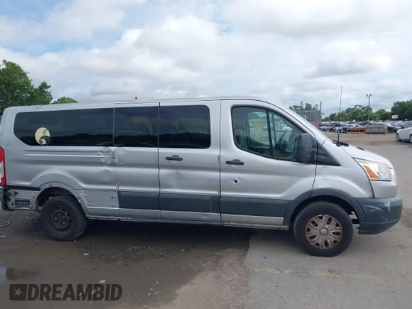 ✅ 2017 Ford Transit XL • VIN: 1FBZX2ZMXHKA07921 • Lot: 42360969. Wystawiony na IAAI z przebiegiem 190 070 mil. Bezpłatny archiwum sprzedaży aukcyjnych z USA i szczegółowy raport historii pojazdu na DreamBid. Zdjęcie 6.