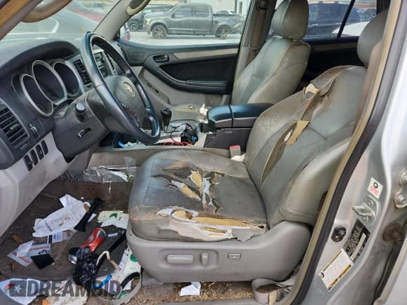 ✅ 2006 Toyota 4Runner SR5 • VIN: JTEZU14R868063055 • Лот: 92012395. Опубликован ранее на Copart с пробегом Не указан. Бесплатный доступ к архиву аукционных продаж из США и подробный отчёт об истории автомобиля на DreamBid. Изображение 7.