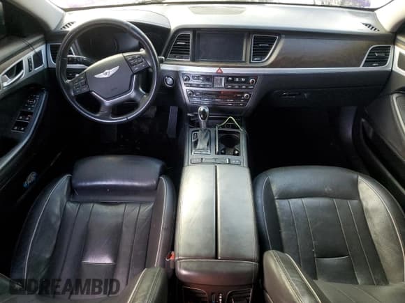 ✅ 2015 Hyundai Genesis 5.0L • VIN: KMHGN4JF3FU039088 • Lot: 83006174. Wystawiony na Copart z przebiegiem 207 601 mil. Bezpłatny archiwum sprzedaży aukcyjnych z USA i szczegółowy raport historii pojazdu na DreamBid. Zdjęcie 8.