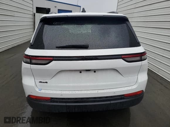 ✅ 2025 Jeep Grand Cherokee Altitude • VIN: 1C4RJHAG0S8699374 • Lot: 81323725. Listed on Copart with 5,718 mi. Free auction sales archive from the USA and detailed vehicle history report at DreamBid. Image 6.