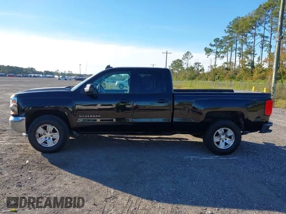 ✅ 2018 Chevrolet Silverado 1500 LT • VIN: 1GCRCREC7JZ141635 • Lot: 43682102. Wystawiony na IAAI z przebiegiem 150 756 mil. Bezpłatny archiwum sprzedaży aukcyjnych z USA i szczegółowy raport historii pojazdu na DreamBid. Zdjęcie 14.