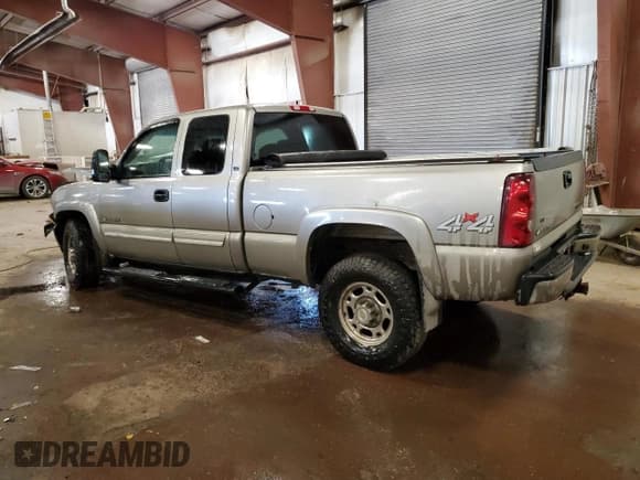✅ 2003 Chevrolet Silverado 2500HD LS • VIN: 1GCHK29U83E149472 • Lot: 90380385. Wystawiony na Copart z przebiegiem Nie podano. Bezpłatny archiwum sprzedaży aukcyjnych z USA i szczegółowy raport historii pojazdu na DreamBid. Zdjęcie 2.