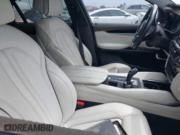 ✅ 2016 BMW X6 xDrive50i • VIN: 5UXKU6C51G0R34006 • Lot: 42675261. Wystawiony na IAAI z przebiegiem 111 793 mil. Bezpłatny archiwum sprzedaży aukcyjnych z USA i szczegółowy raport historii pojazdu na DreamBid. Zdjęcie 5.