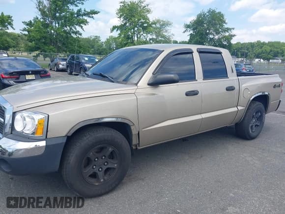 ✅ 2005 Dodge Dakota SLT • VIN: 1D7HW48N95S269592 • Lot: 42675637. Listed on IAAI with 153,456 mi. Free auction sales archive from the USA and detailed vehicle history report at DreamBid. Image 6.