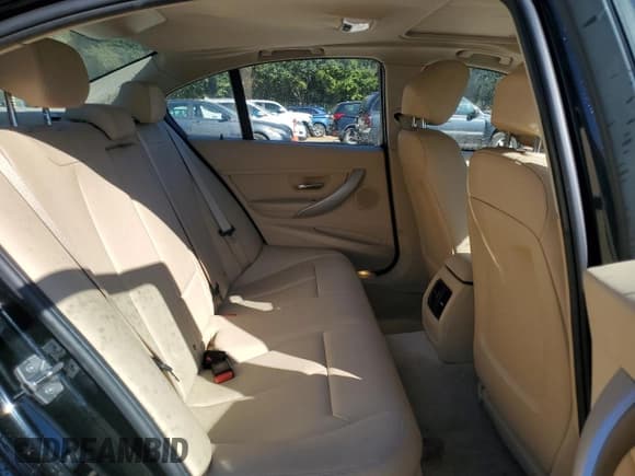 ✅ 2015 BMW 3 Series 320i • VIN: WBA3B1C5XFK136022 • Lot: 86779965. Wystawiony na Copart z przebiegiem 110 522 mil. Bezpłatny archiwum sprzedaży aukcyjnych z USA i szczegółowy raport historii pojazdu na DreamBid. Zdjęcie 10.