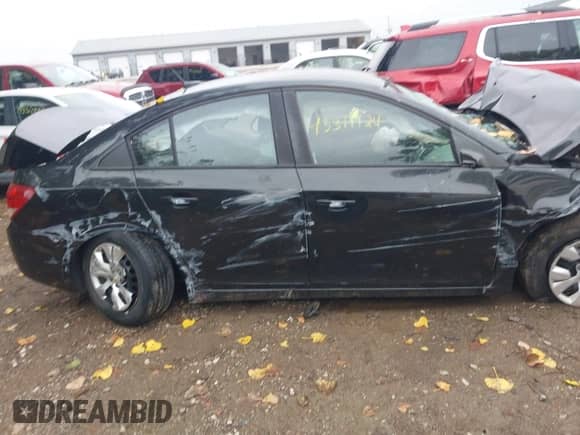 2014 Chevrolet Cruze LS z VIN 1G1PA5SH1E7336369, wystawiony jako IAAI lot #43311124 z przebiegiem 101 303 mil mil oraz . Historia ofert i sprzedaży dostępna na DreamBid. Obrazek 14.