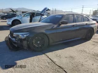 ✅ 2020 BMW 5 Series M550i xDrive • VIN: WBAJS7C03LBN96777 • Лот: 92252845. Опубликован ранее на Copart с пробегом 69 597 миль. Бесплатный доступ к архиву аукционных продаж из США и подробный отчёт об истории автомобиля на DreamBid. Изображение 1.