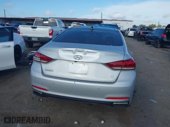 ✅ 2015 Hyundai Genesis 3.8L • VIN: KMHGN4JE1FU090550 • Lot: 43295110. Wystawiony na IAAI z przebiegiem Nie podano. Bezpłatny archiwum sprzedaży aukcyjnych z USA i szczegółowy raport historii pojazdu na DreamBid. Zdjęcie 15.