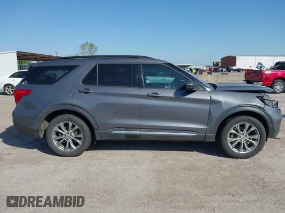 ✅ 2022 Ford Explorer XLT • VIN: 1FMSK7DHXNGA30211 • Lot: 41972894. Wystawiony na IAAI z przebiegiem 47 414 mil. Bezpłatny archiwum sprzedaży aukcyjnych z USA i szczegółowy raport historii pojazdu na DreamBid. Zdjęcie 14.