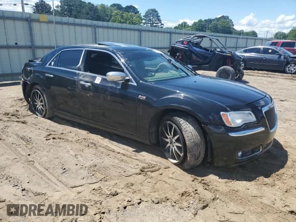 ✅ 2013 Chrysler 300 C • VIN: 2C3CCAKT5DH561771 • Лот: 56519975. Опубликован ранее на Copart с пробегом 67 004 миль. Бесплатный доступ к архиву аукционных продаж из США и подробный отчёт об истории автомобиля на DreamBid. Изображение 4.