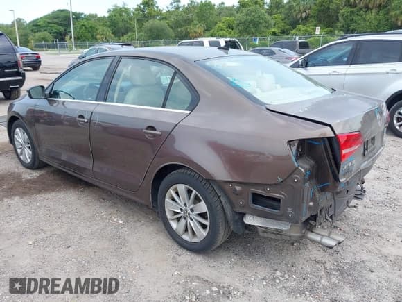 ✅ 2015 Volkswagen Jetta SE • VIN: 3VWD07AJXFM289988 • Лот: 42322842. Опубликован ранее на IAAI с пробегом 131 998 миль. Бесплатный доступ к архиву аукционных продаж из США и подробный отчёт об истории автомобиля на DreamBid. Изображение 3.