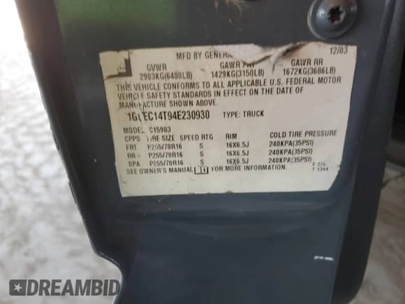 2004 Chevrolet Silverado 1500 LS z VIN 1GCEC14T94E230930, wystawiony jako Copart lot #52877205 z przebiegiem Nie podano mil oraz Czysty tytuł • Clean title. Historia ofert i sprzedaży dostępna na DreamBid. Obrazek 12.