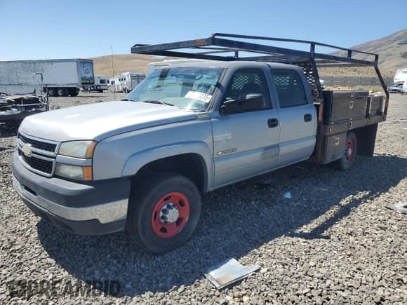✅ 2006 Chevrolet Silverado 2500HD • VIN: 1GBHK23U96F197705 • Lot: 63350275. Listed on Copart with 208,038 mi. Free auction sales archive from the USA and detailed vehicle history report at DreamBid. Image 1.