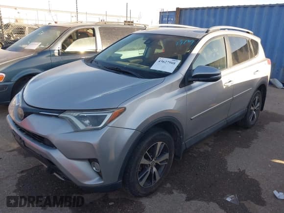 ✅ 2017 Toyota RAV4 XLE • VIN: 2T3RFREV0HW678303 • Лот: 43627908. Опубликован ранее на IAAI с пробегом 105 075 миль. Бесплатный доступ к архиву аукционных продаж из США и подробный отчёт об истории автомобиля на DreamBid. Изображение 17.