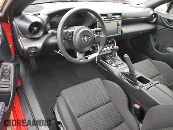 ✅ 2024 Toyota 86 • VIN: JF1ZNBB16R8753546 • Лот: 89819565. Опубликован ранее на Copart с пробегом 16 074 миль. Бесплатный доступ к архиву аукционных продаж из США и подробный отчёт об истории автомобиля на DreamBid. Изображение 8.