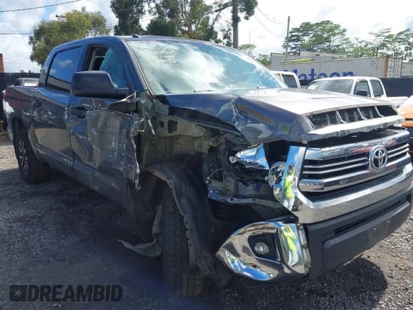 ✅ 2017 Toyota Tundra SR5 • VIN: 5TFDY5F12HX649583 • Lot: 43518613. Listed on IAAI with 103,772 mi. Free auction sales archive from the USA and detailed vehicle history report at DreamBid. Image 6.